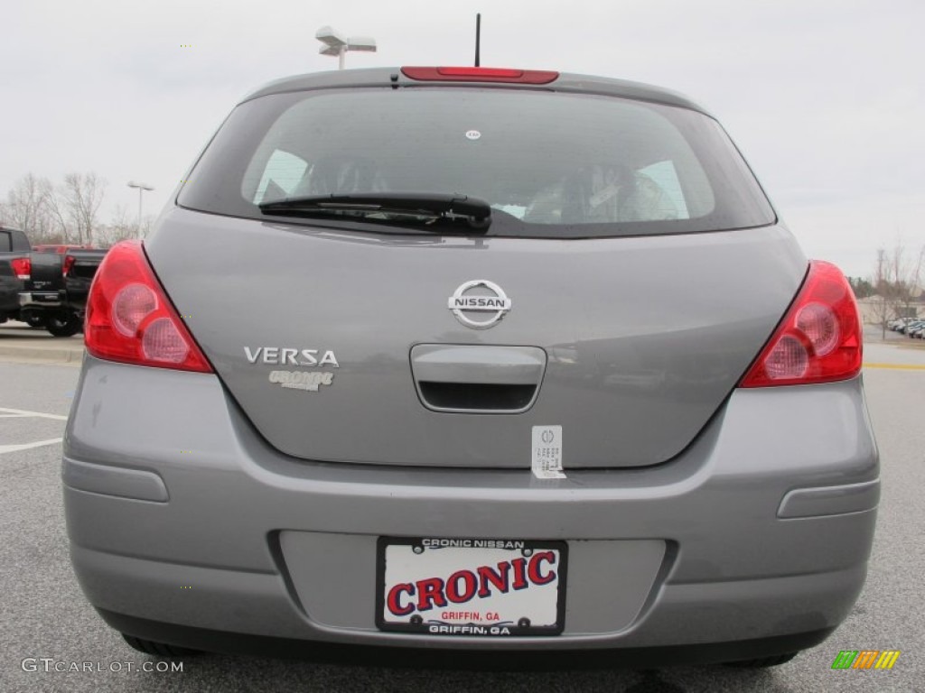 2012 Versa 1.8 S Hatchback - Magnetic Gray Metallic / Charcoal photo #4