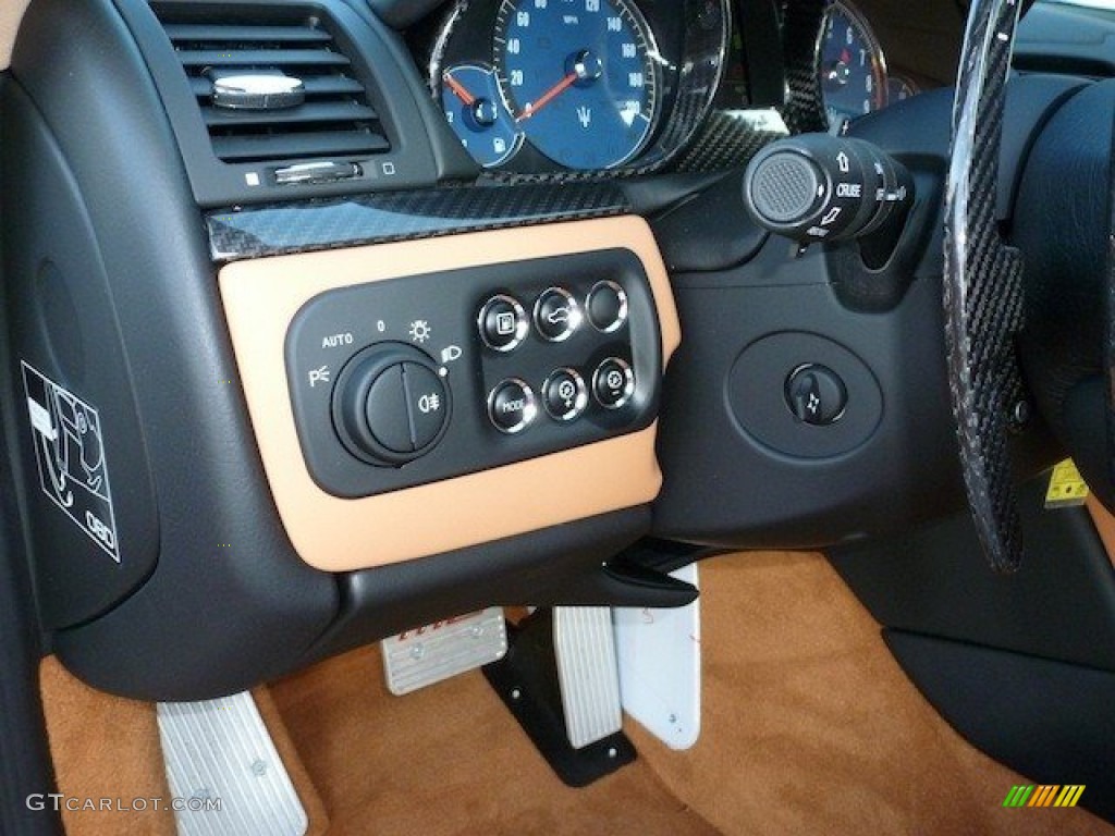 2012 Maserati GranTurismo MC Coupe Controls Photo #61636568