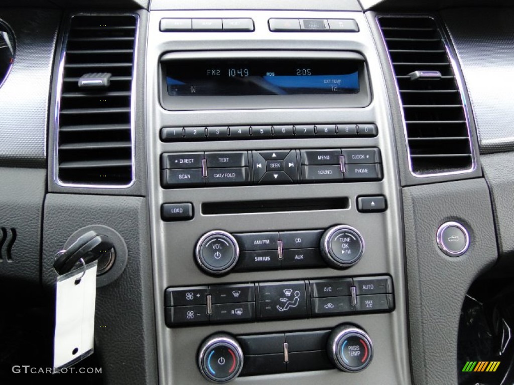 2010 Ford Taurus SEL AWD Controls Photo #61640126