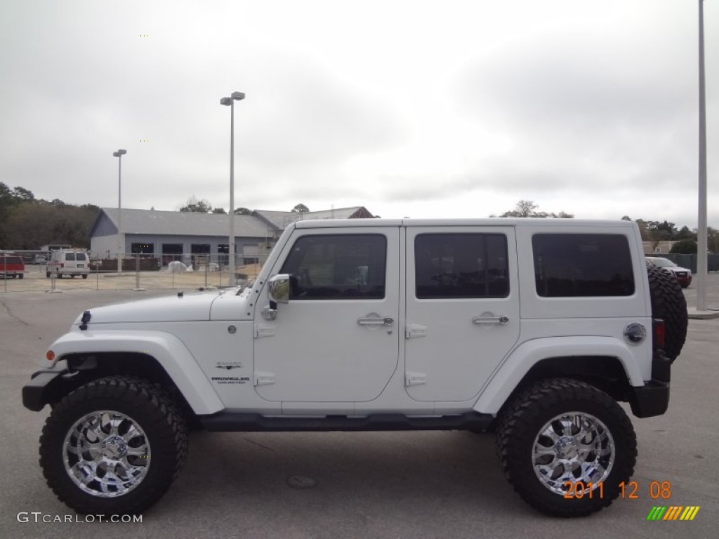 2011 Wrangler Unlimited Sahara 4x4 - Bright White / Black/Dark Saddle photo #2