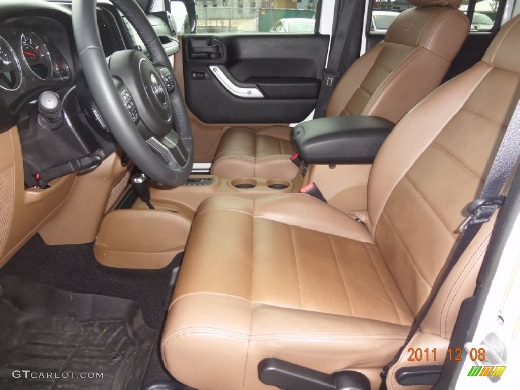 2011 Wrangler Unlimited Sahara 4x4 - Bright White / Black/Dark Saddle photo #4