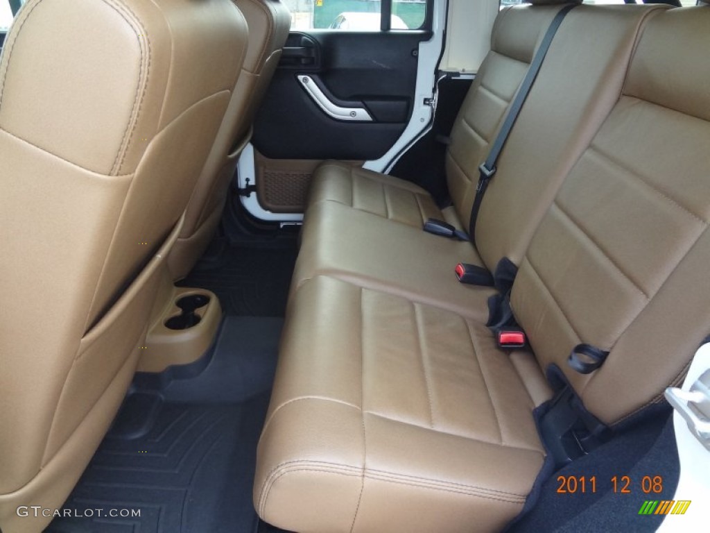 2011 Wrangler Unlimited Sahara 4x4 - Bright White / Black/Dark Saddle photo #5