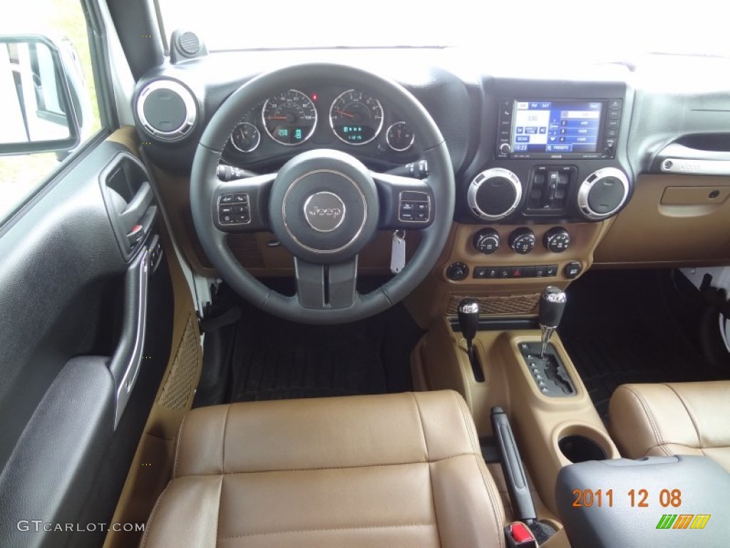 2011 Wrangler Unlimited Sahara 4x4 - Bright White / Black/Dark Saddle photo #6