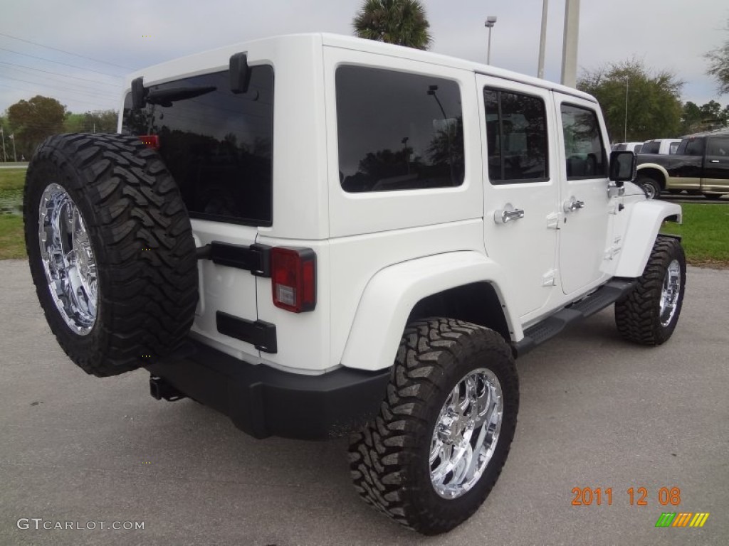 2011 Wrangler Unlimited Sahara 4x4 - Bright White / Black/Dark Saddle photo #9