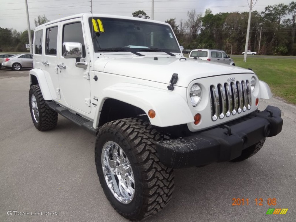 2011 Wrangler Unlimited Sahara 4x4 - Bright White / Black/Dark Saddle photo #11