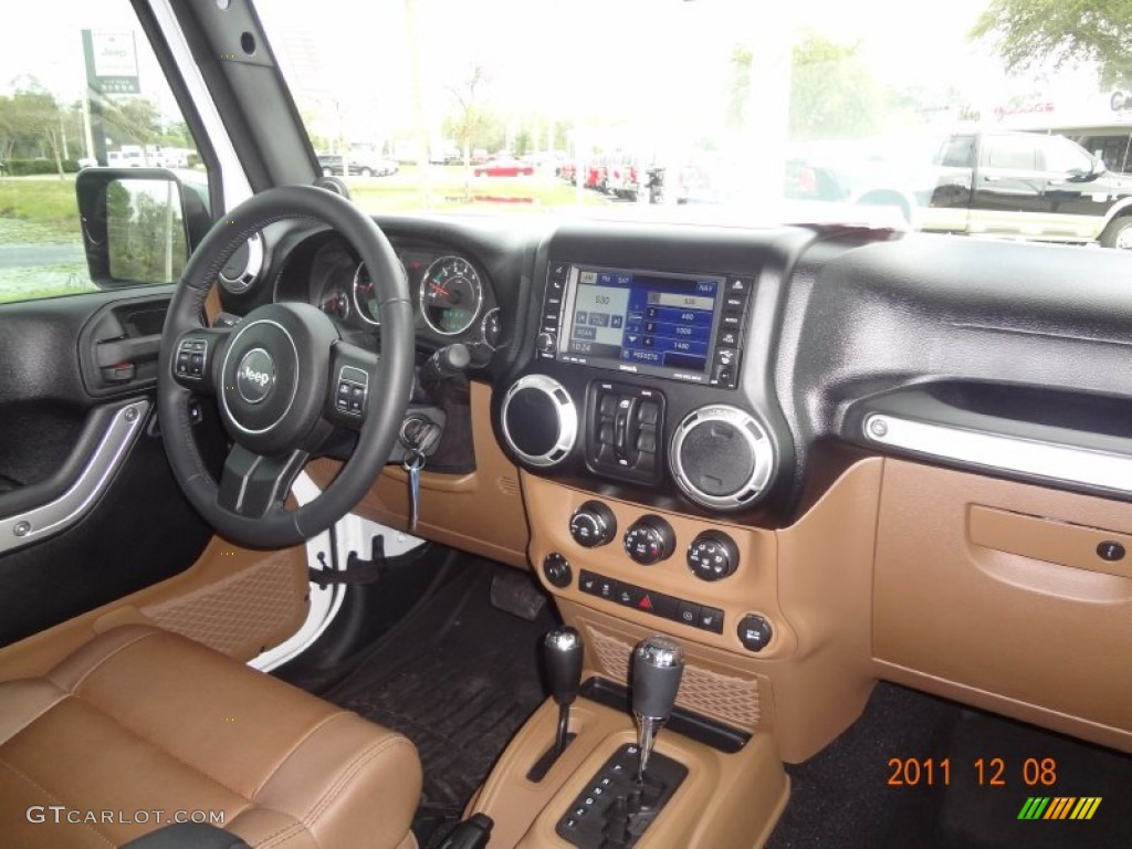 2011 Wrangler Unlimited Sahara 4x4 - Bright White / Black/Dark Saddle photo #12