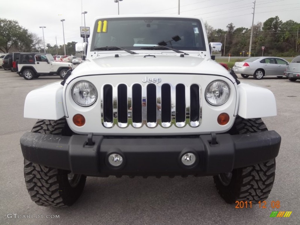2011 Wrangler Unlimited Sahara 4x4 - Bright White / Black/Dark Saddle photo #14