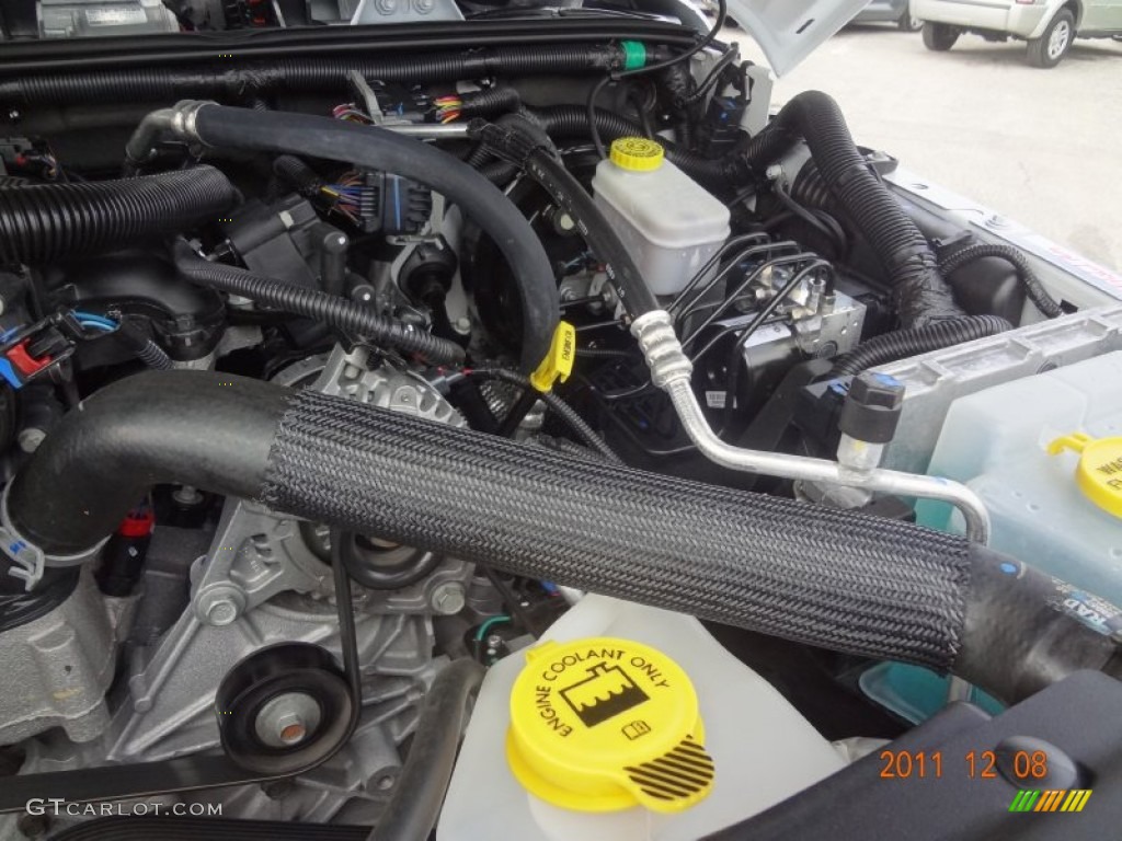 2011 Wrangler Unlimited Sahara 4x4 - Bright White / Black/Dark Saddle photo #18