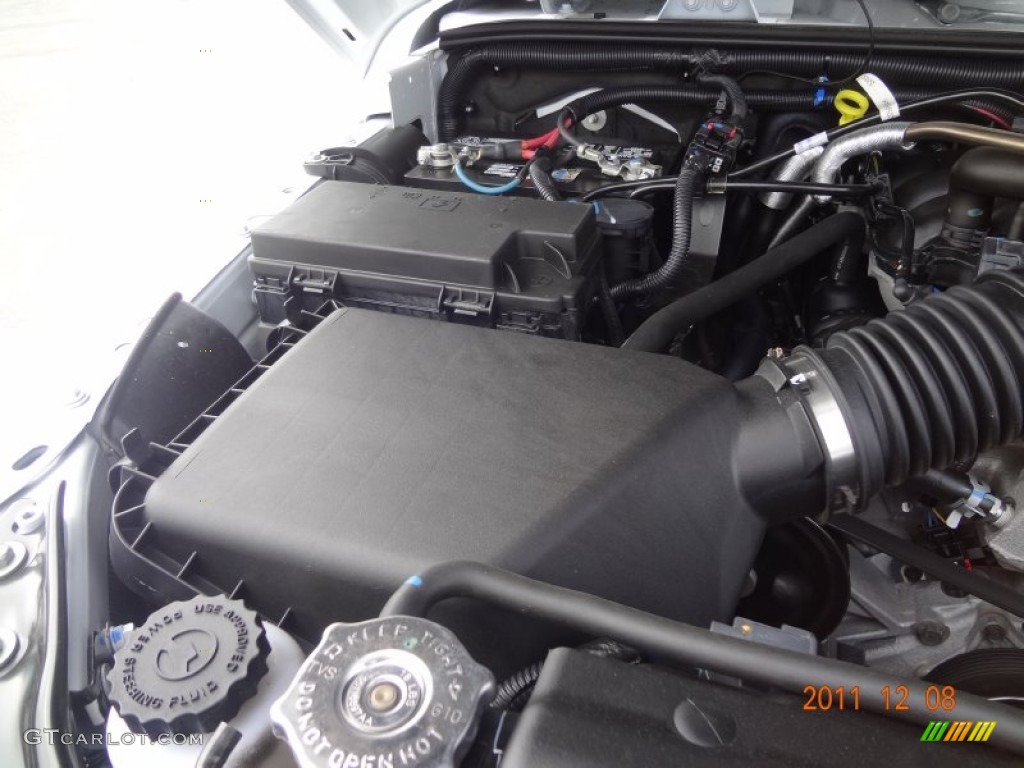 2011 Wrangler Unlimited Sahara 4x4 - Bright White / Black/Dark Saddle photo #19