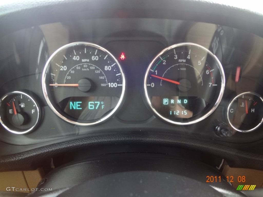 2011 Wrangler Unlimited Sahara 4x4 - Bright White / Black/Dark Saddle photo #23