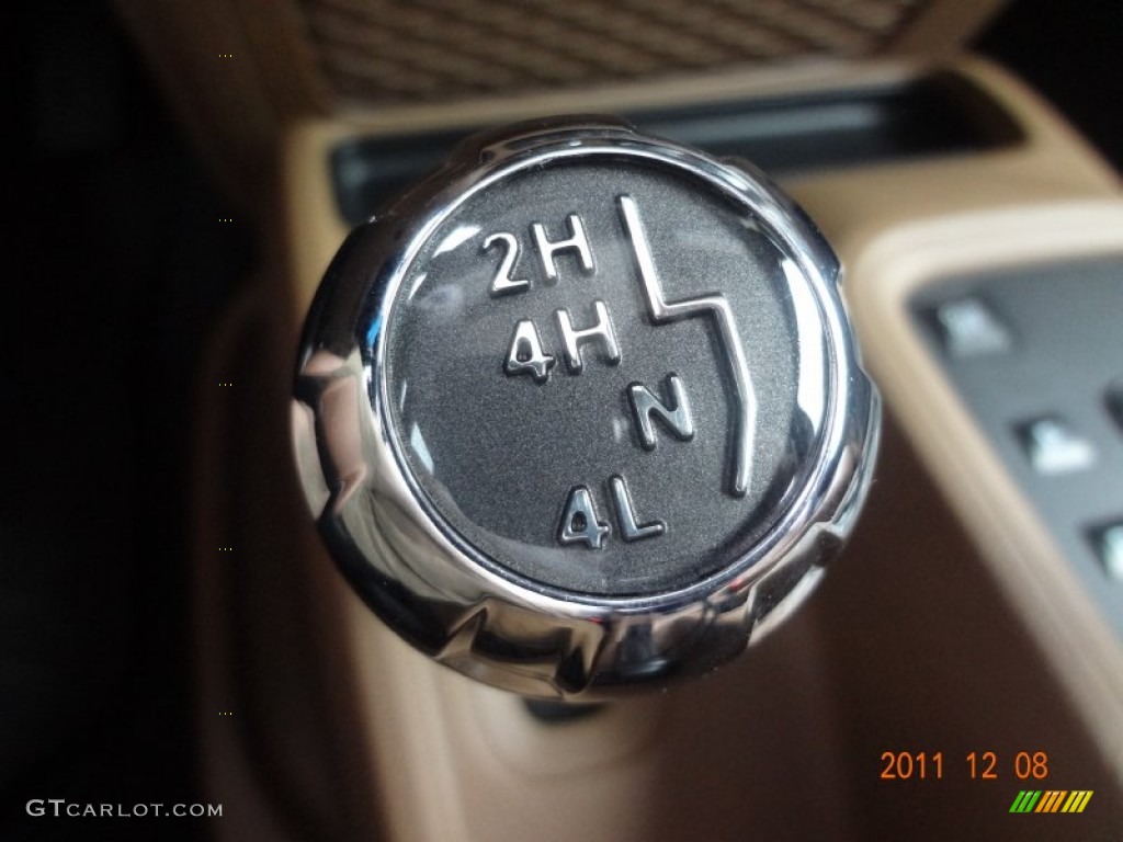 2011 Wrangler Unlimited Sahara 4x4 - Bright White / Black/Dark Saddle photo #26