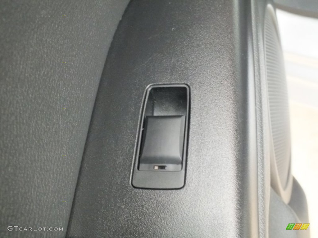 2010 Caliber SXT - Bright Silver Metallic / Dark Slate Gray photo #17