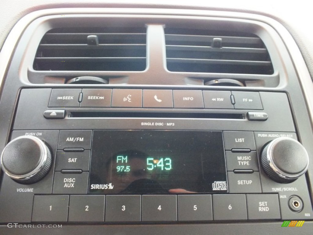2010 Caliber SXT - Bright Silver Metallic / Dark Slate Gray photo #28
