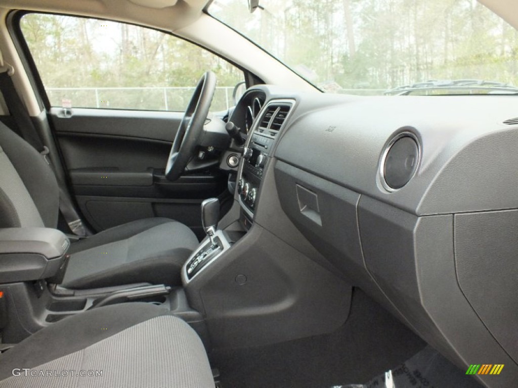 2010 Caliber SXT - Bright Silver Metallic / Dark Slate Gray photo #33