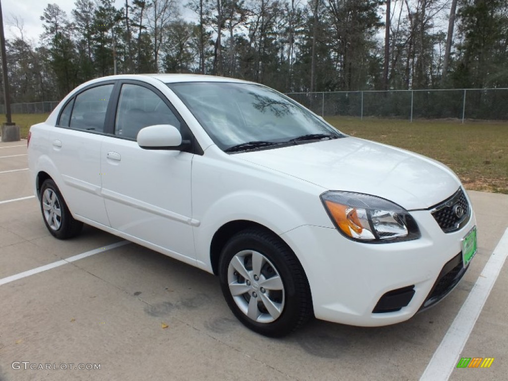 2010 Rio LX Sedan - Clear White / Gray photo #1