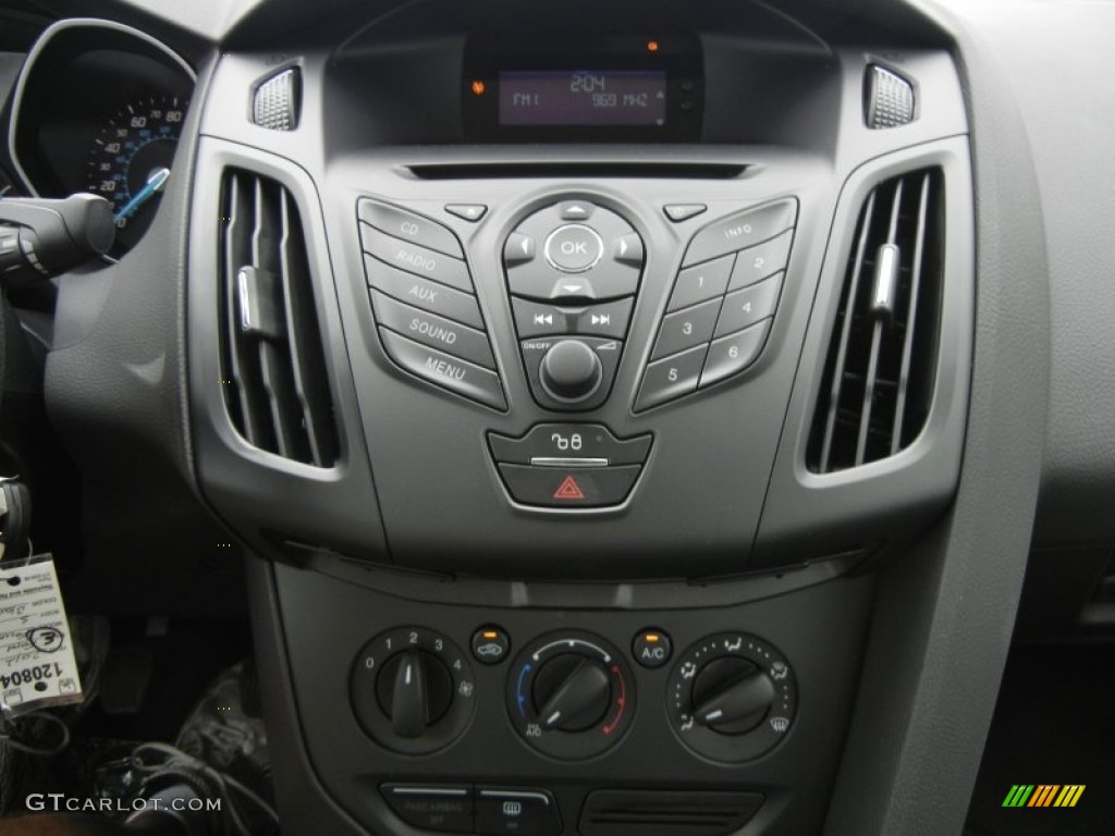 2012 Ford Focus S Sedan Controls Photo #61658118