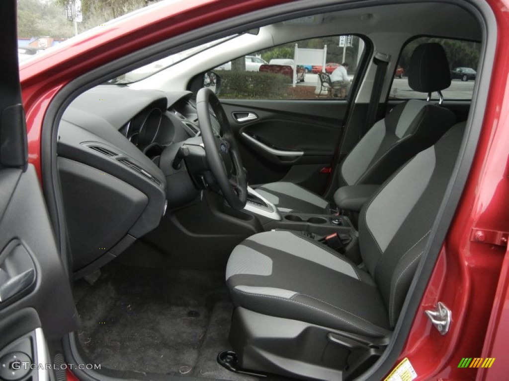 2012 Focus SE Sport Sedan - Red Candy Metallic / Charcoal Black photo #5