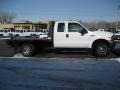 2001 Oxford White Ford F350 Super Duty XL SuperCab 4x4 Chassis  photo #3