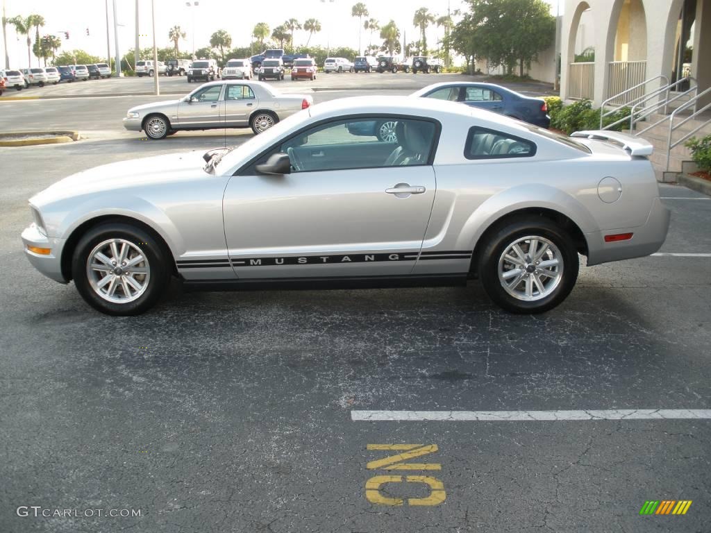 2006 Mustang V6 Premium Coupe - Satin Silver Metallic / Light Graphite photo #2
