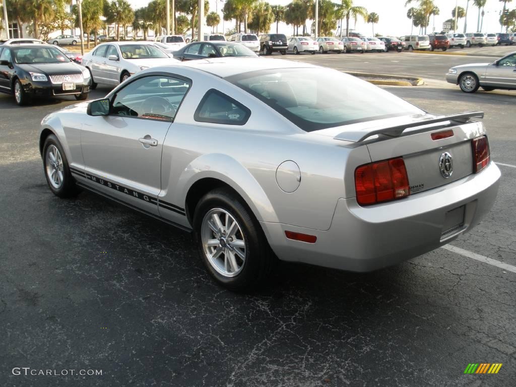 2006 Mustang V6 Premium Coupe - Satin Silver Metallic / Light Graphite photo #3