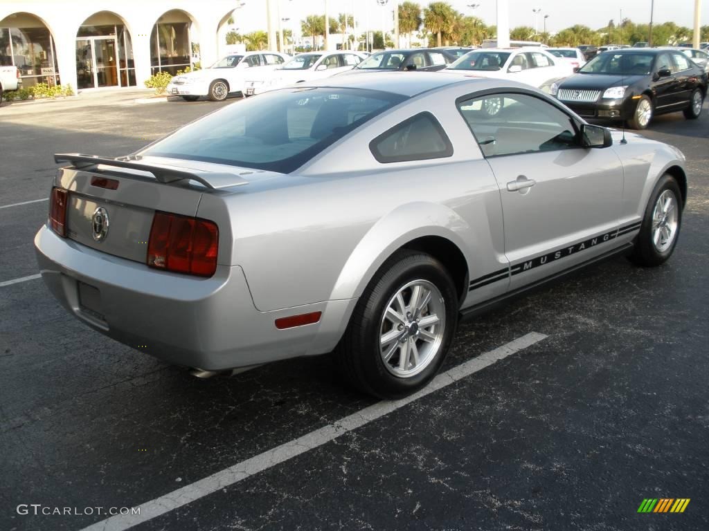 2006 Mustang V6 Premium Coupe - Satin Silver Metallic / Light Graphite photo #5