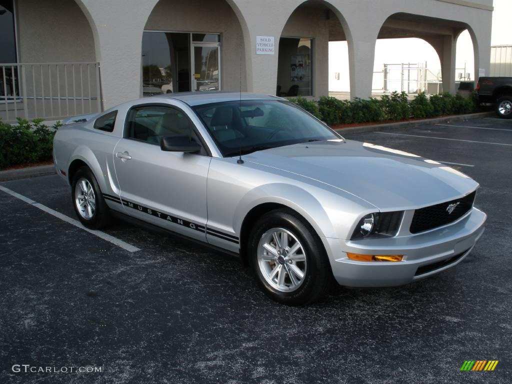 2006 Mustang V6 Premium Coupe - Satin Silver Metallic / Light Graphite photo #7