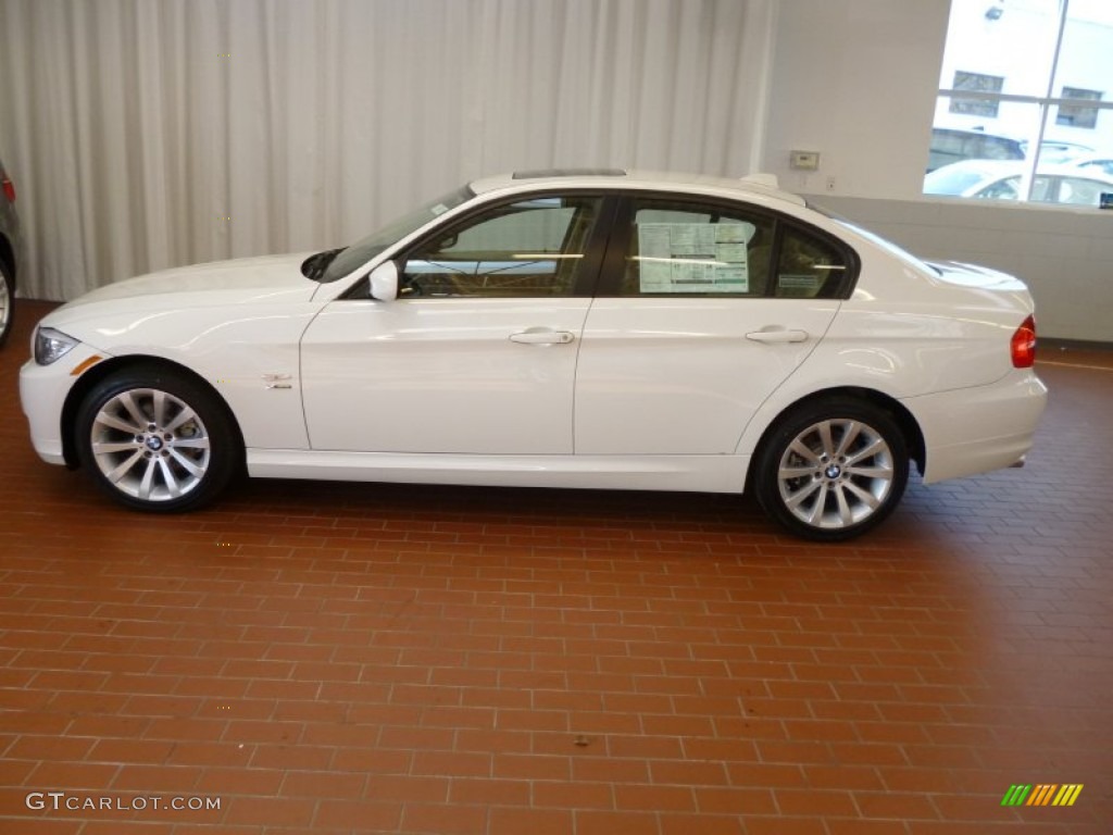 2011 3 Series 328i xDrive Sedan - Alpine White / Beige Dakota Leather photo #4