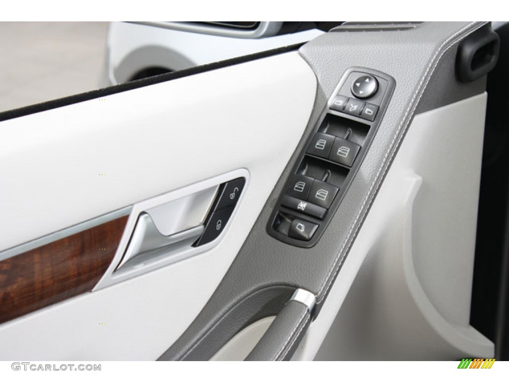 2012 Mercedes-Benz R 350 4Matic Controls Photos