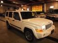 Stone White - Commander 4x4 Photo No. 2