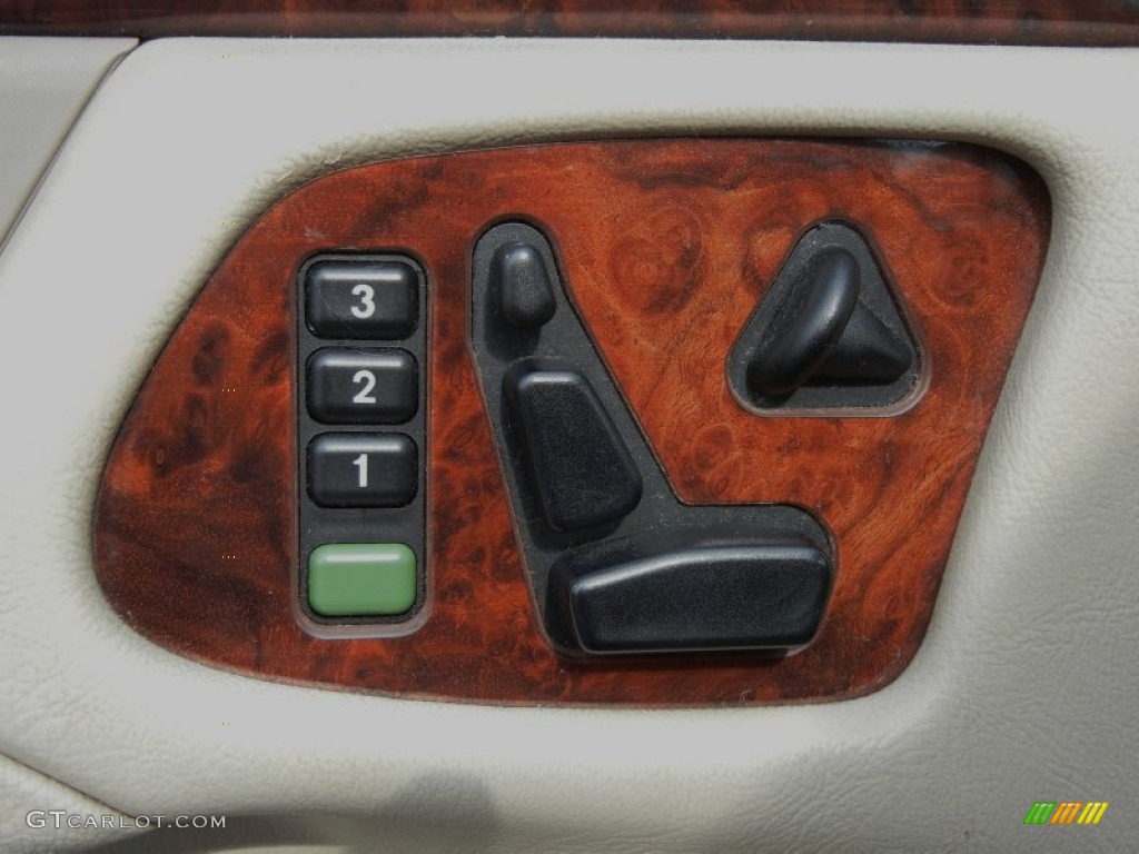 1998 Mercedes-Benz E 320 Sedan Controls Photo #61669621