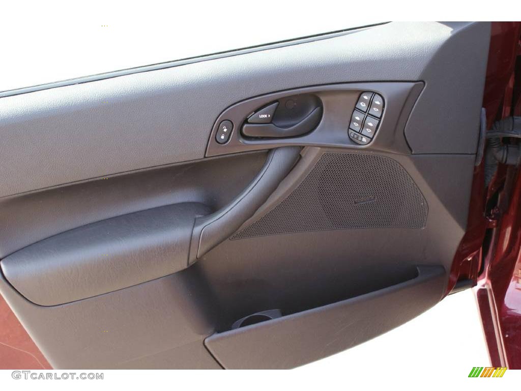 2007 Focus ZX5 SES Hatchback - Dark Toreador Red Metallic / Charcoal/Light Flint photo #10