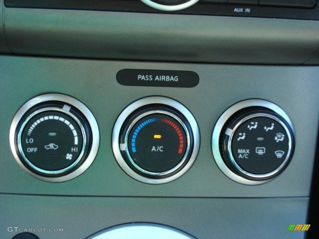 2010 Nissan Sentra 2.0 SL Controls Photo #61673387