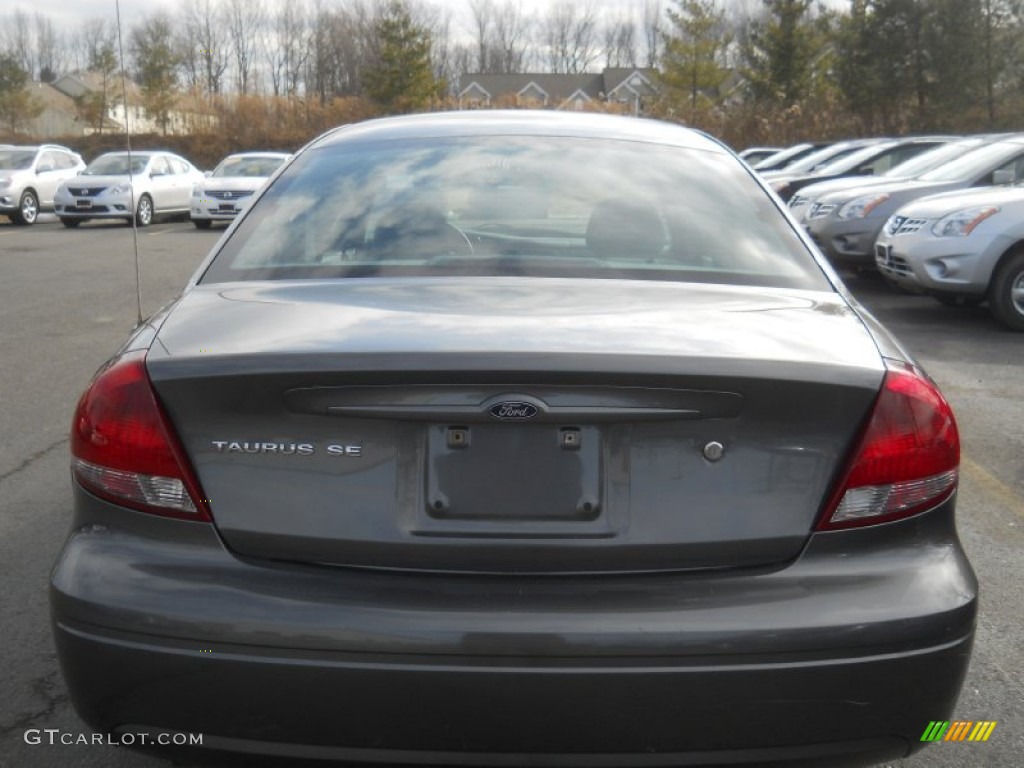 2004 Taurus SE Sedan - Dark Shadow Grey Metallic / Medium Graphite photo #14