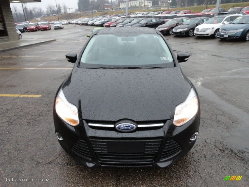 2012 Focus SE Sedan - Black / Stone photo #7