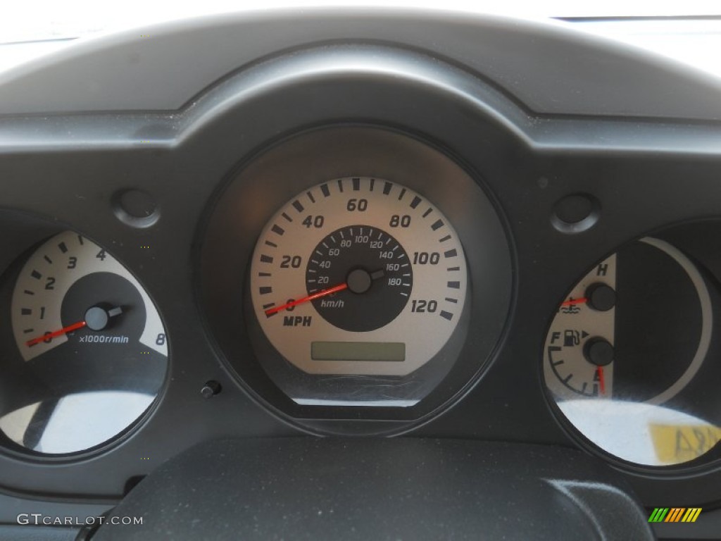 2004 Xterra SE 4x4 - Thermal Red Metallic / Charcoal photo #24