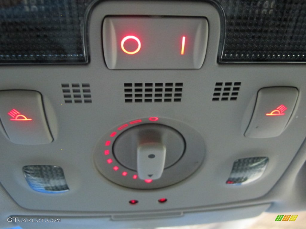 2005 Audi A4 2.0T Sedan Controls Photo #61679835