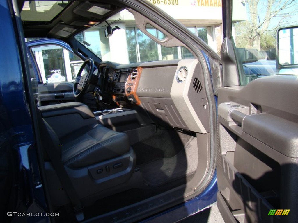 2011 F250 Super Duty Lariat Crew Cab 4x4 - Dark Blue Pearl Metallic / Black Two Tone Leather photo #13