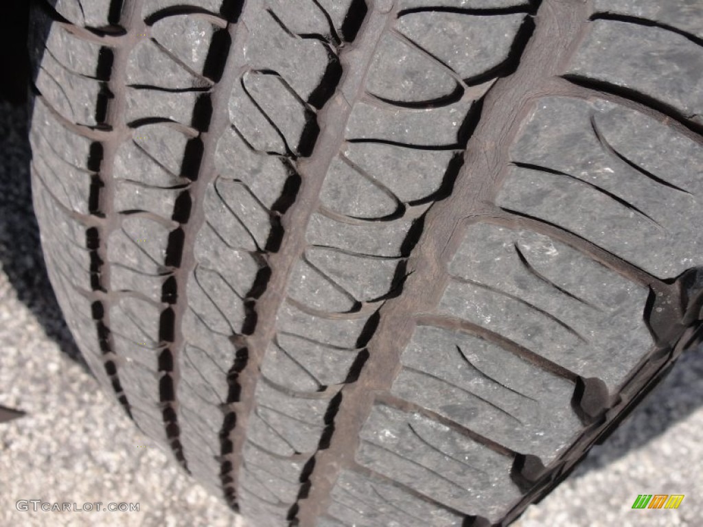 2011 Traverse LT - White / Dark Gray/Light Gray photo #17