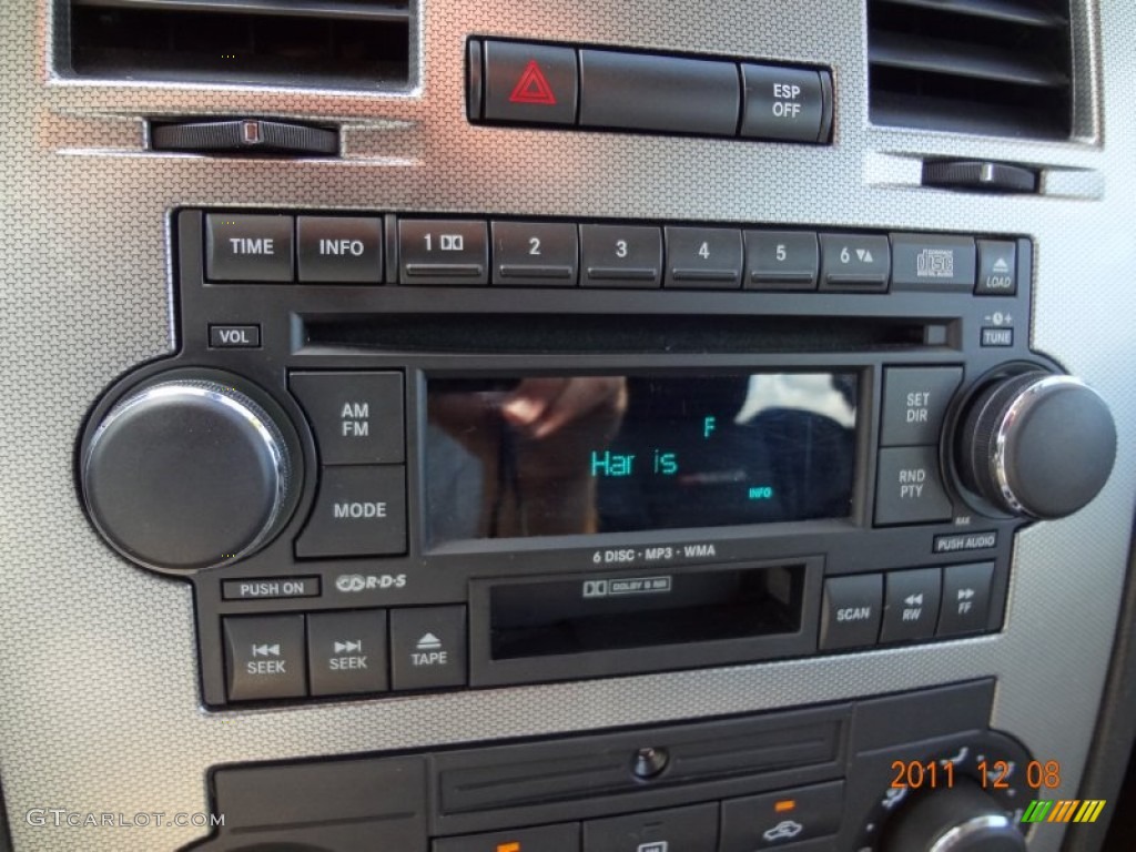 2007 Chrysler 300 C SRT8 Audio System Photos