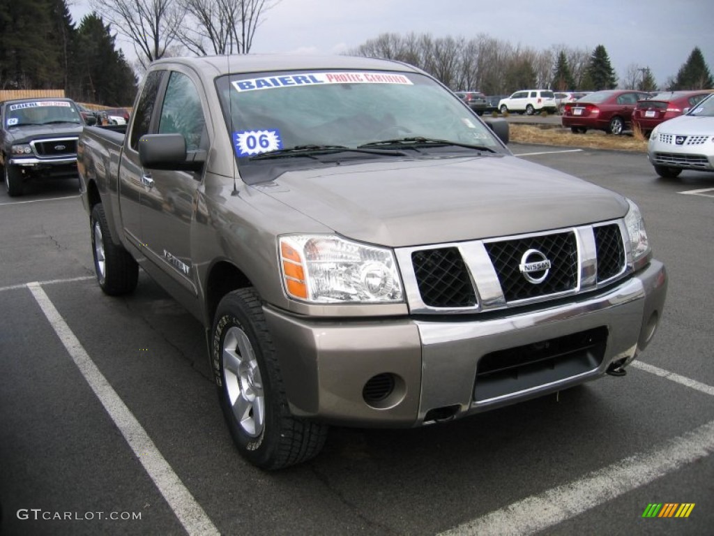 2006 Titan SE King Cab 4x4 - Granite / Graphite/Titanium photo #1