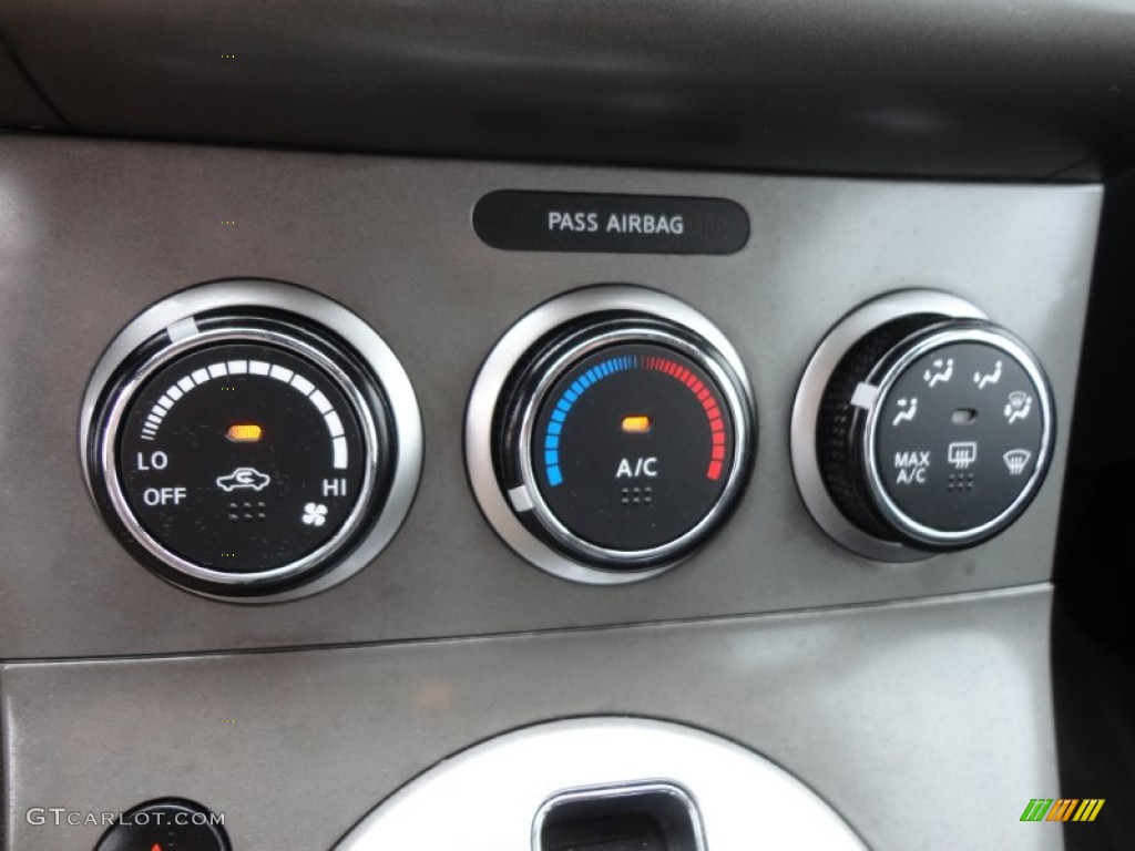 2010 Nissan Sentra 2.0 SL Controls Photo #61688736