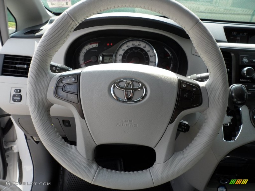 2012 Sienna SE - Super White / Dark Charcoal photo #34