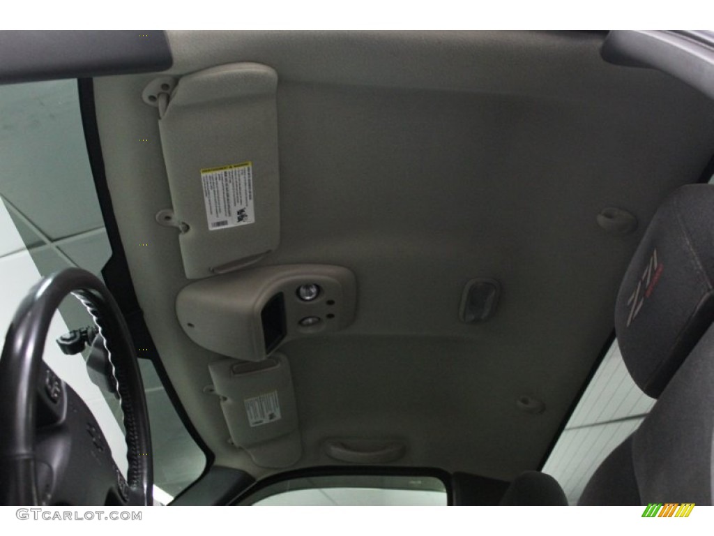 2004 Silverado 1500 Z71 Regular Cab 4x4 - Silver Birch Metallic / Dark Charcoal photo #49