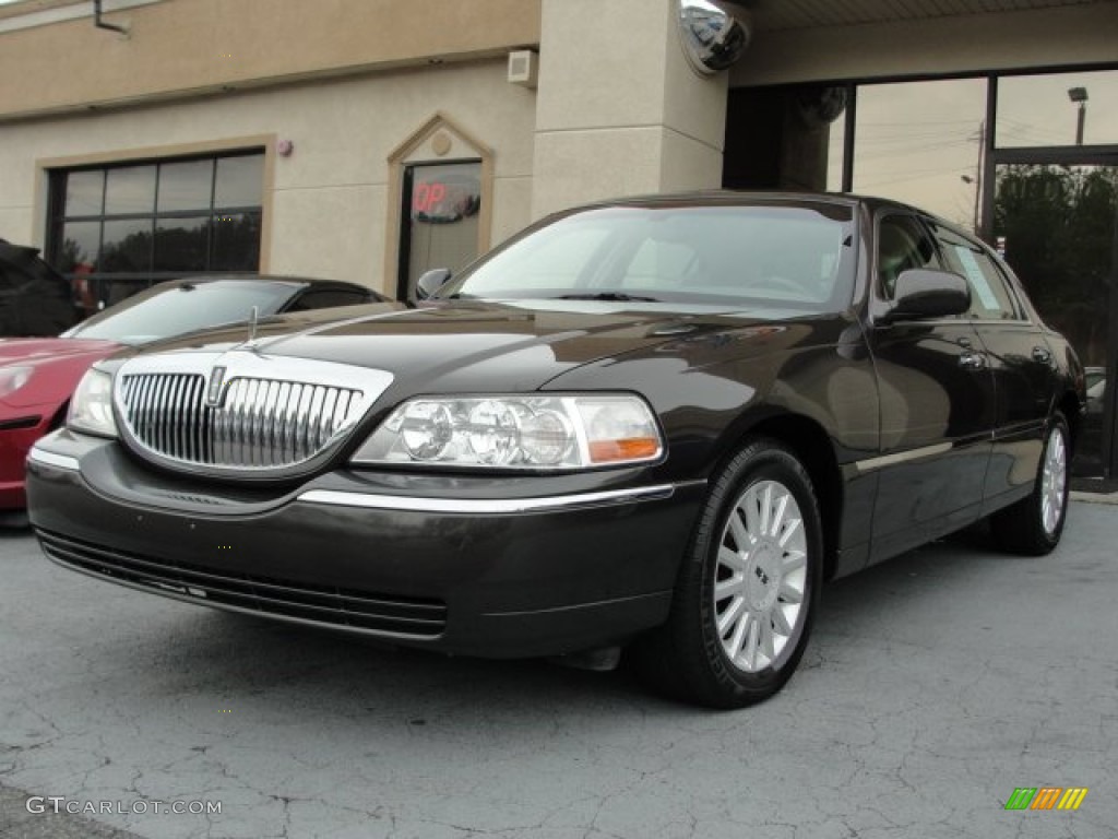 2005 Town Car Signature Limited - Charcoal Beige Metallic / Light Parchment/Medium Dark Parchment photo #2