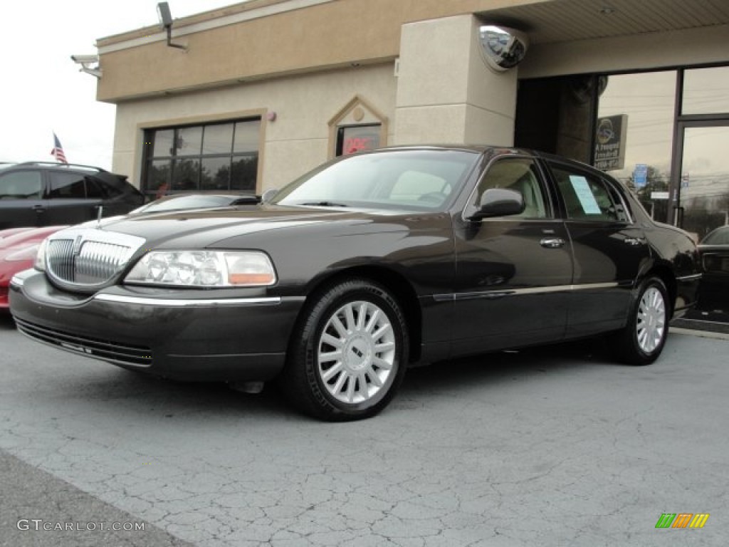 2005 Town Car Signature Limited - Charcoal Beige Metallic / Light Parchment/Medium Dark Parchment photo #3