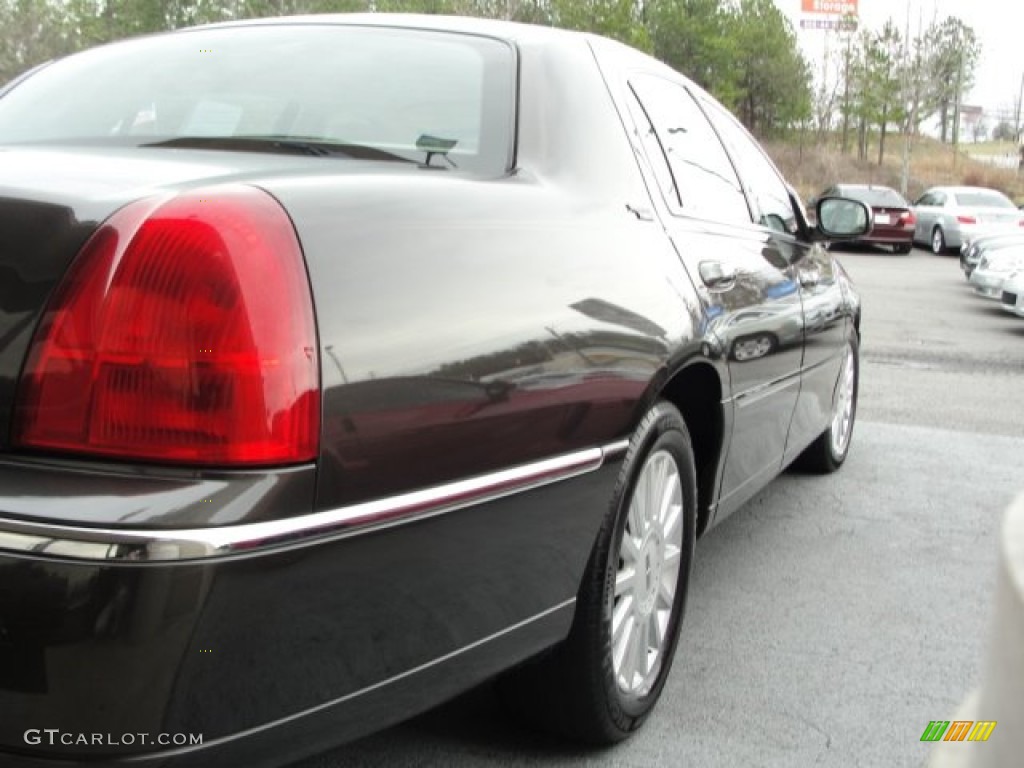 2005 Town Car Signature Limited - Charcoal Beige Metallic / Light Parchment/Medium Dark Parchment photo #12