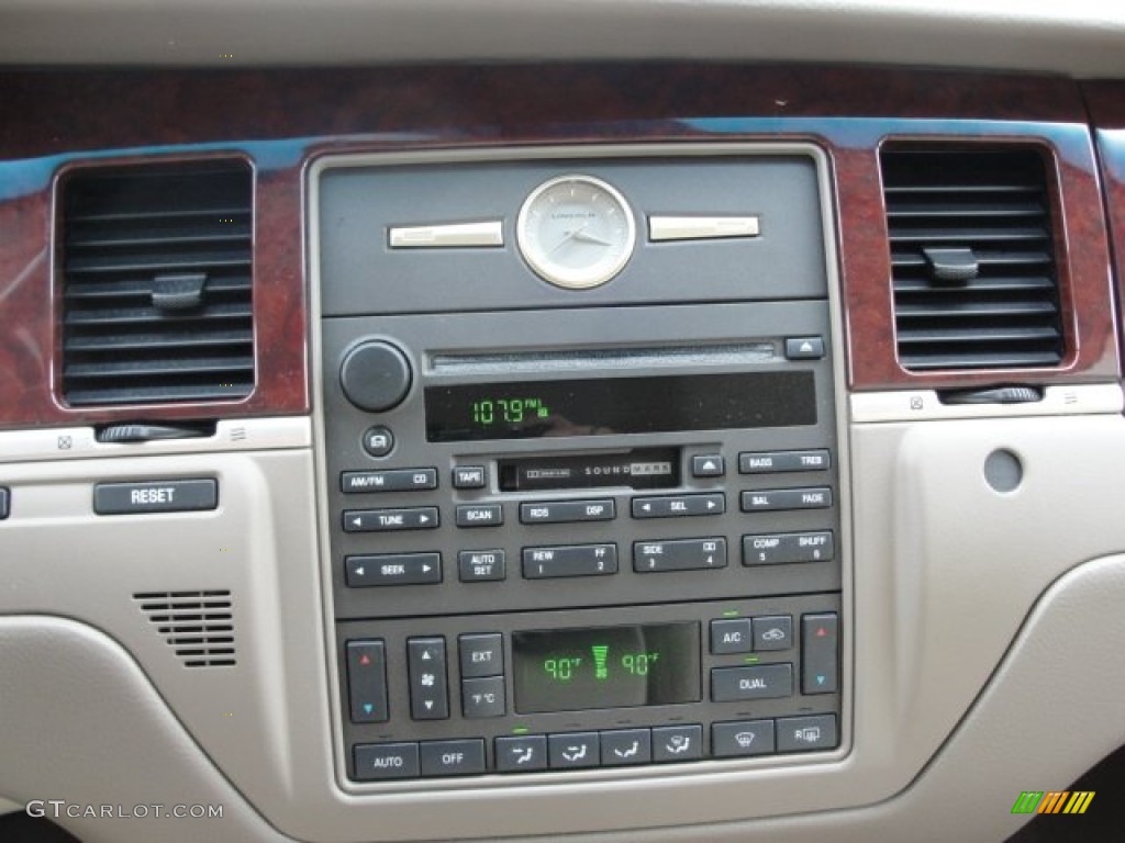 2005 Lincoln Town Car Signature Limited Controls Photo #61696452