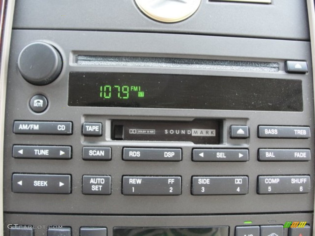 2005 Lincoln Town Car Signature Limited Audio System Photos