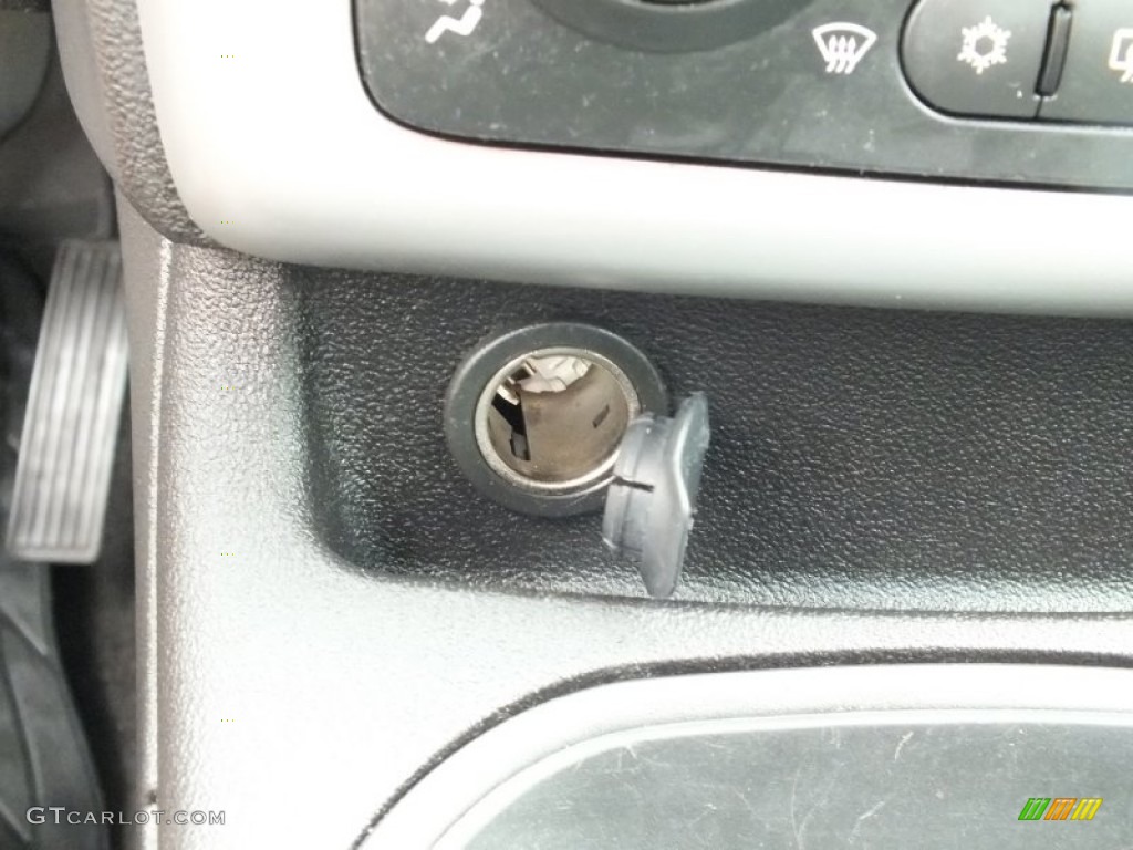 2010 Cobalt LT Sedan - Summit White / Ebony photo #35