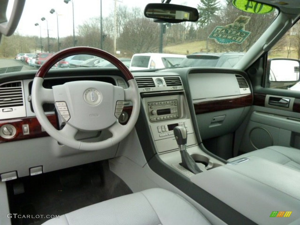2004 Navigator Luxury 4x4 - Merlot Red Metallic / Dove Grey photo #11